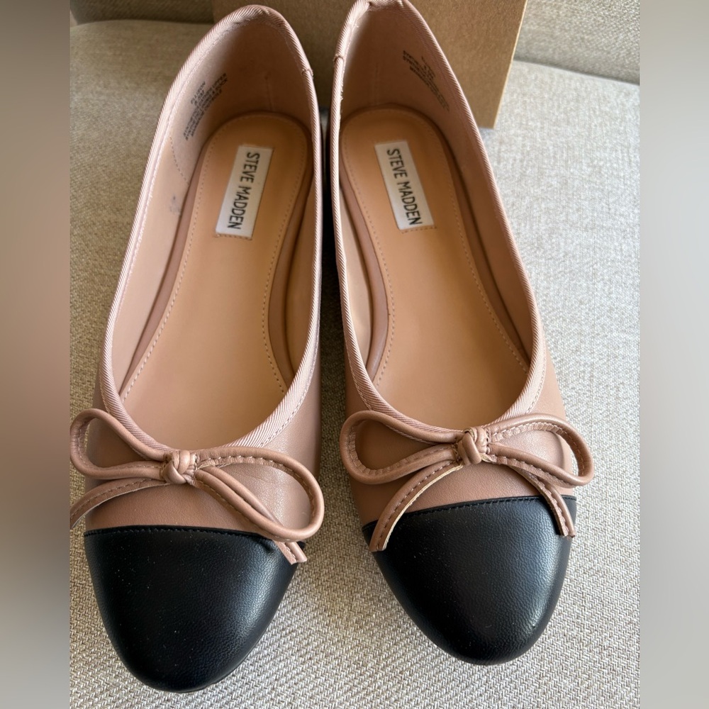 Steve Madden Black and Tan Flats with Bow